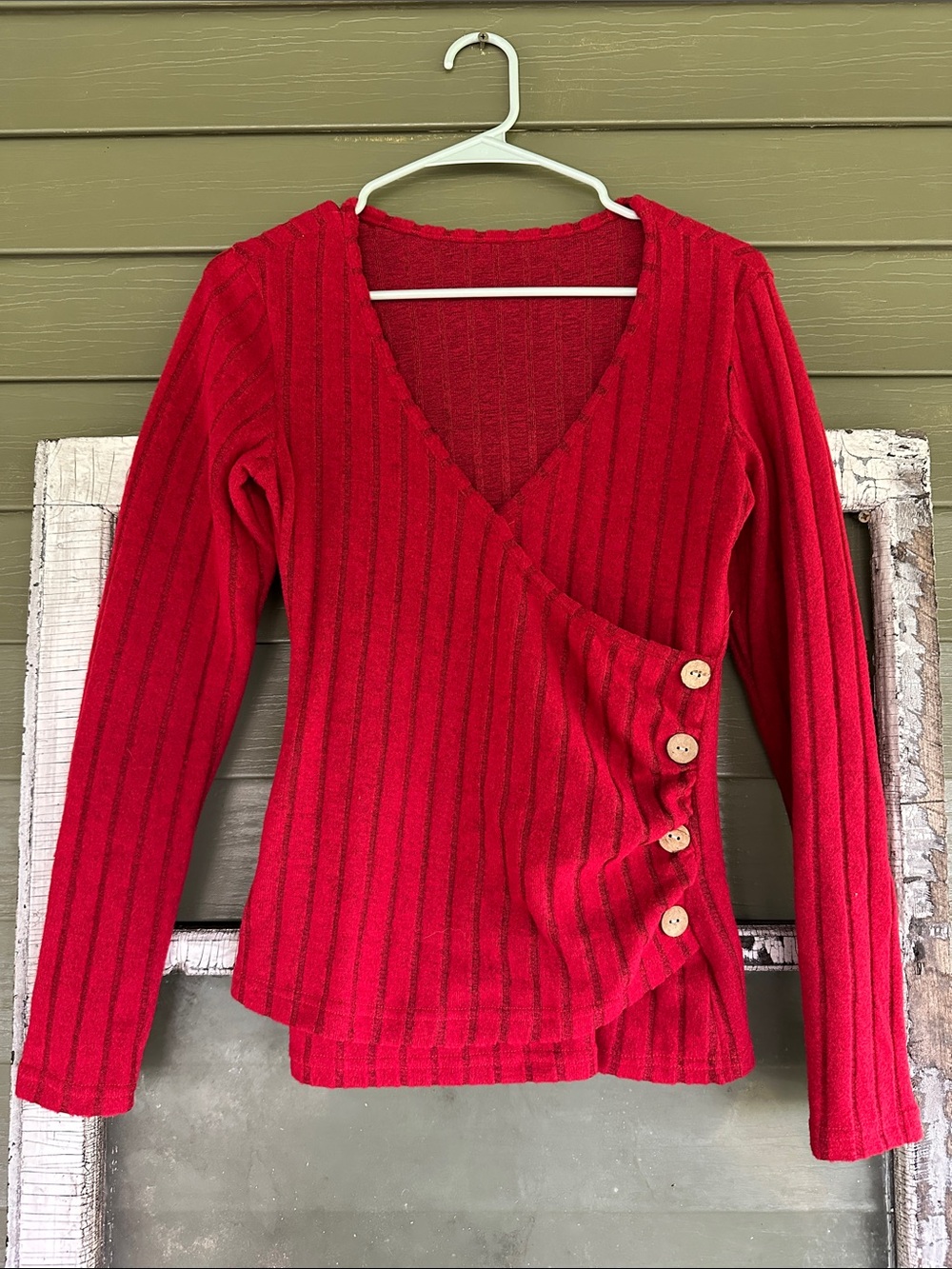 SHEIN Red Ribbed Wrap Topโ with Button Accents